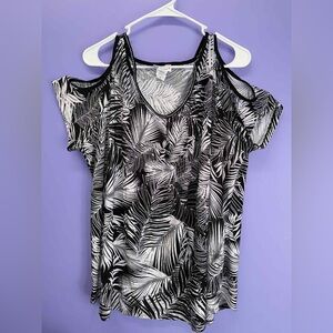 Apt. 9 Monochrome Leaf Print Short Sleeve Top loved twice
